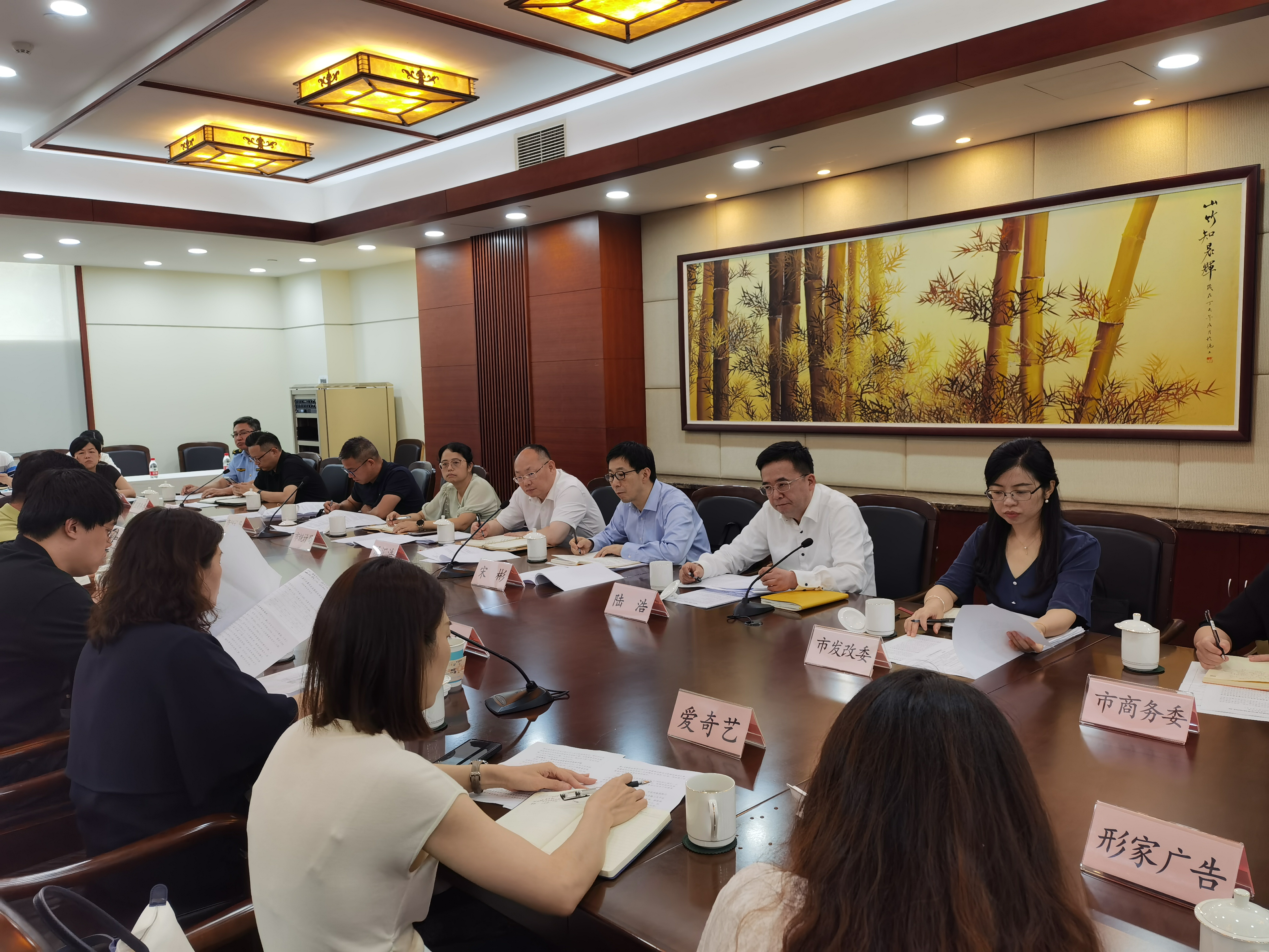 宋彬帶隊赴長寧區調研